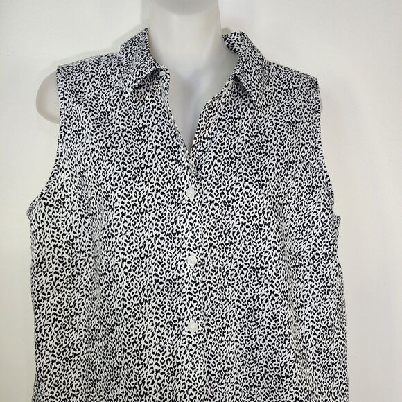 Chico's Tunic Top Size 1 Medium Wrinkle Resistant Abstract Animal Print Button - Picture 3 of 10